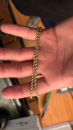 Gold rope chain