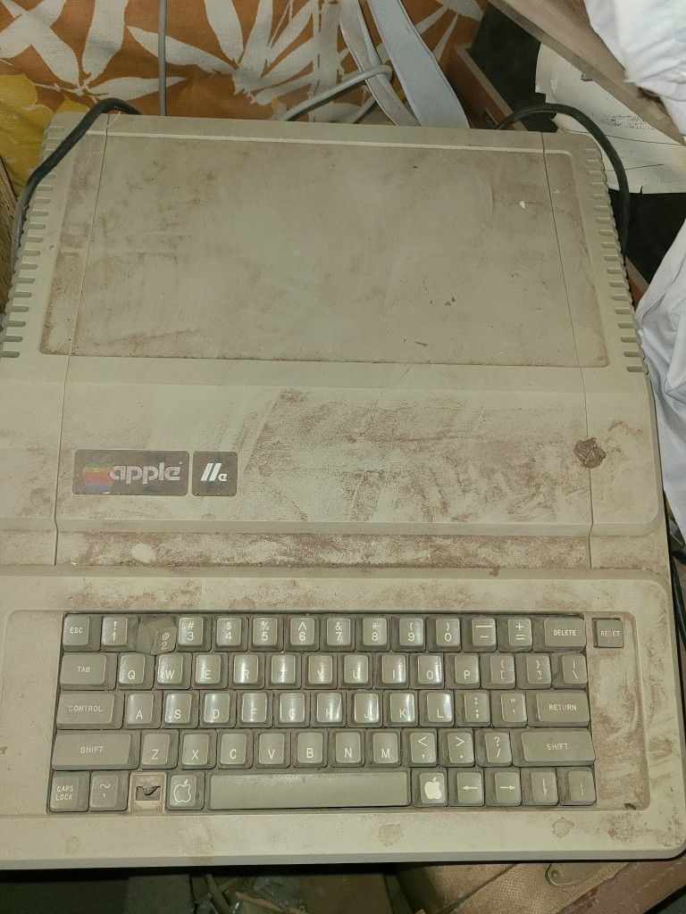 Old APPLE COMPUTERS
