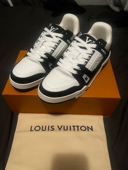 Lv Trainers size 10