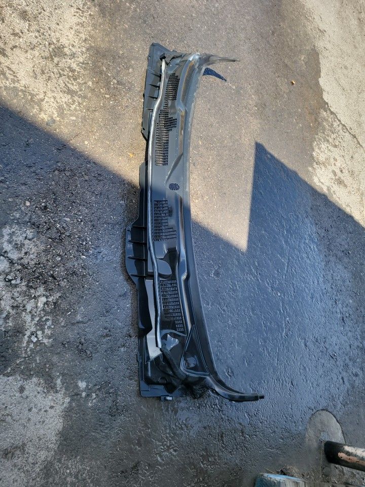 2011-2018 DODGE RAM 1500 FRONT WINDSHIELD WIPER COWL VENT PANEL TRIM OEM