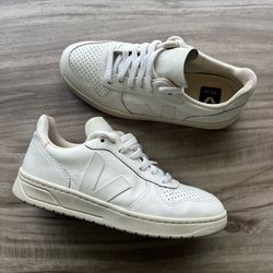 Size 6 - Veja V-10 Leather White Womens