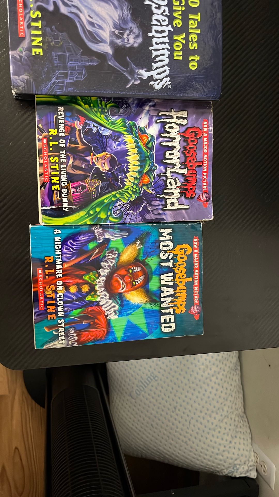 6 Goosebumps Books 