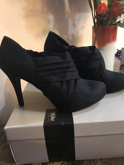 Black suede ankle boots Size81/2