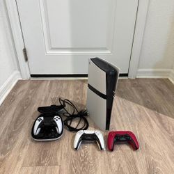 🔥 PS5 Pro Bundle – 3 Controllers – Like New 🔥