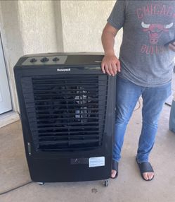Honeywell 2100 CFM Outdoor Portable Evaporative Cooler (Model CO610PM Series