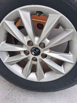 Kia Sorento Rims and Tires 235/65R17