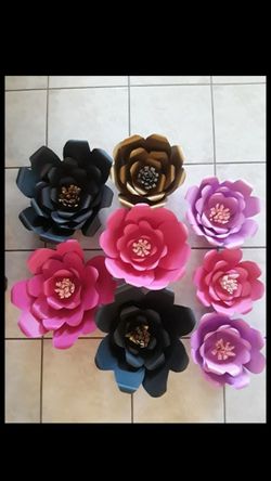 Flores de papel para decorar, $6 cada una