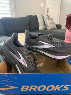 Brooks tennis shoes