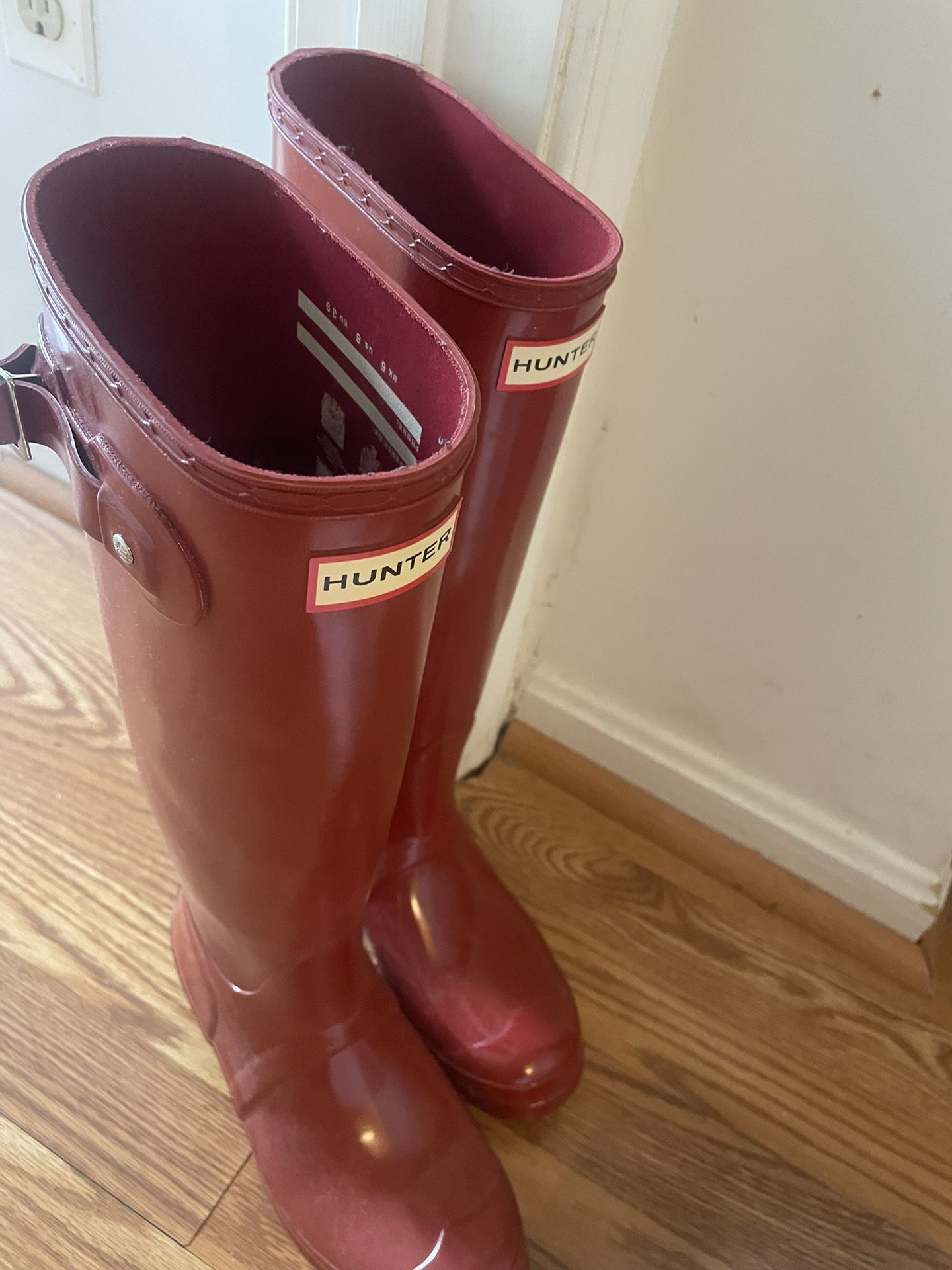 Hunter Women Red Boot Size 8