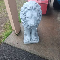 only 1 concrete lion 1 foot tall very heavy can deliver 