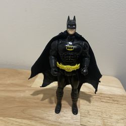 Kenner 1989 Batman figure with removable cloth cape and retractable bat belt