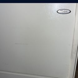 Whirlpool Refrigerator With Ice Maker 
