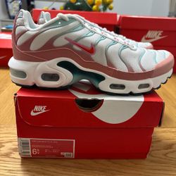 Nike Air Max Plus Athletic Shoes Big Kid Size 6.5Y Fits Women’s Size 8