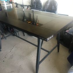 Table  With 6 Barstools 