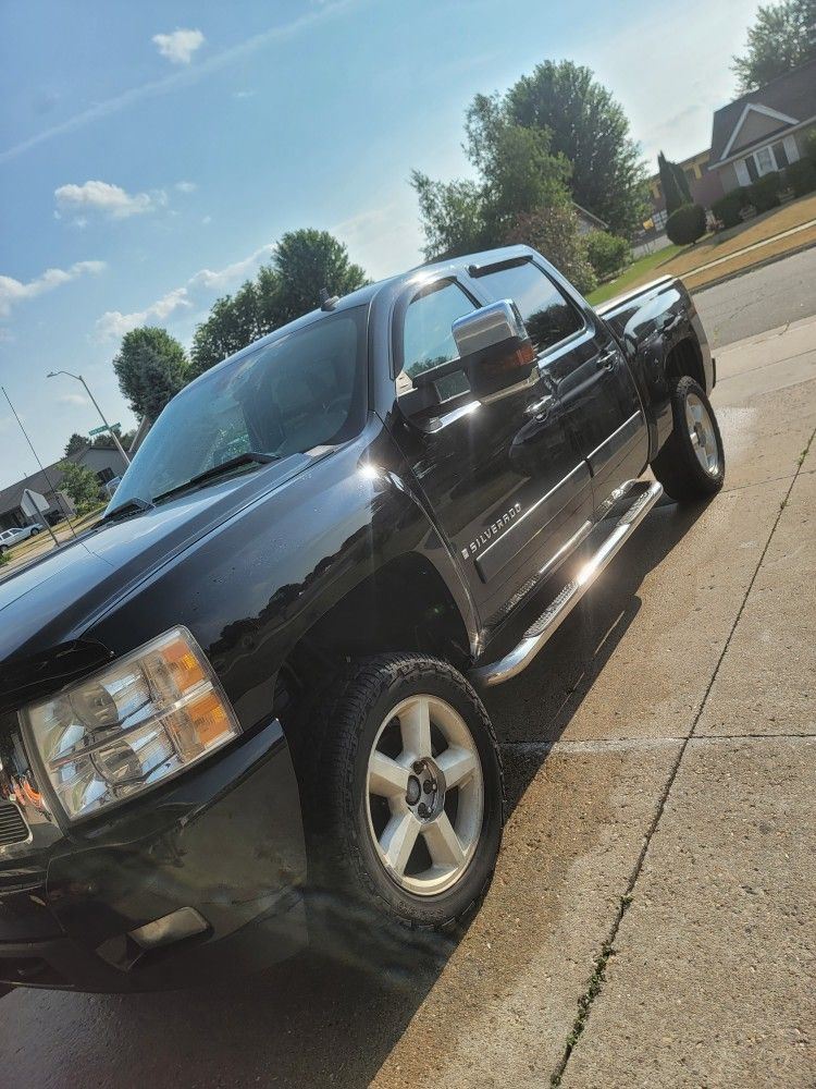 2007 Chevrolet Silverado for Sale in Janesville, WI OfferUp