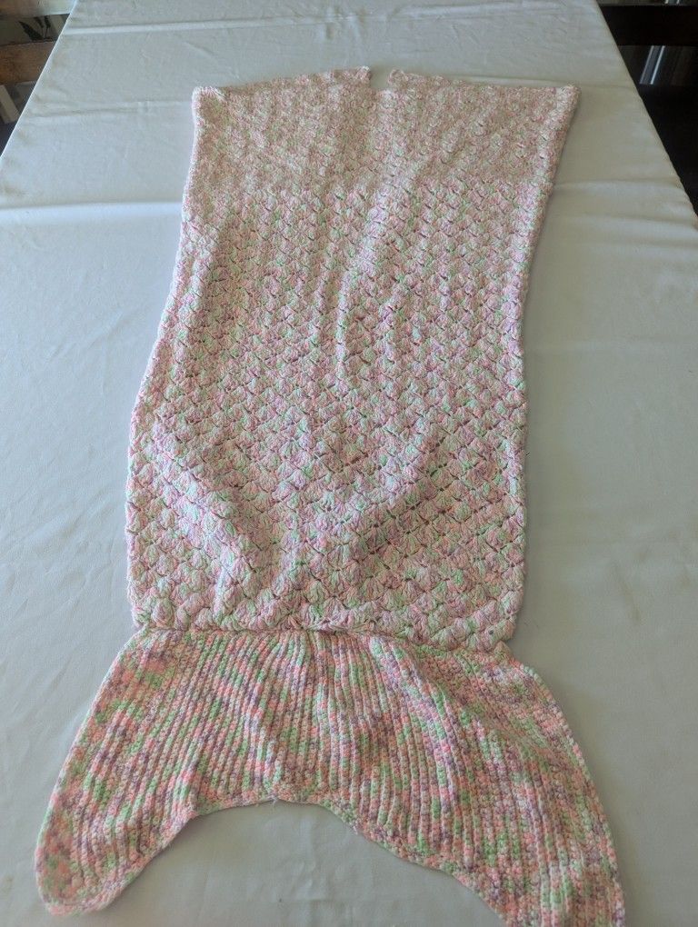 Crochet Mermaid Tail Pull On Blanket