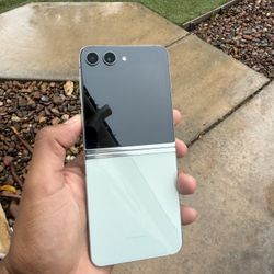 Samsung Galaxy Z Flip 5 256GB Unlocked Any Carrier