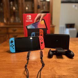 Nintendo Switch Oled As New  ,Plus 2 Games 