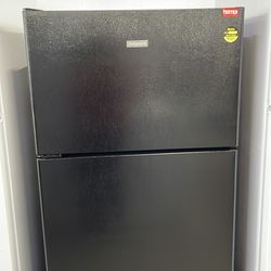 Hotpoint Refrigerator top and bottom in color black