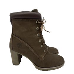 Timberland  Suede  Chocolate Heel Boots 83359 Woman’s Size 8M.