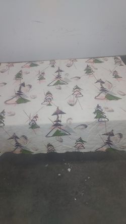 Vintage Lace And Embroidered Tablecloths  Napkins And Beddig