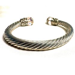 New Braided Bracelet With Pink Cristal And At The End Of The Bracelet There’s A 1/2” Pink Cristal And Flower At The Tip