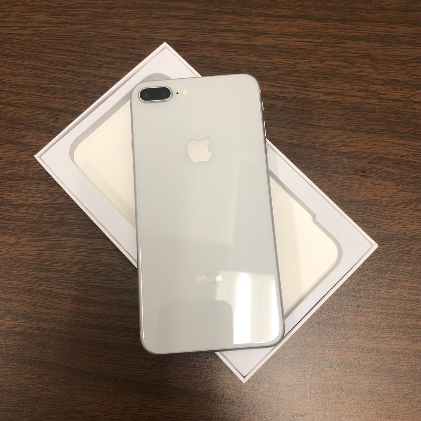 iPhone 8+ 64GB (UNLOCKED)