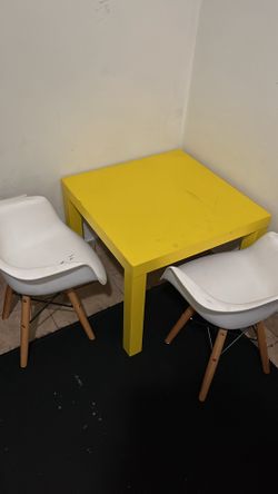 kids table + chairs