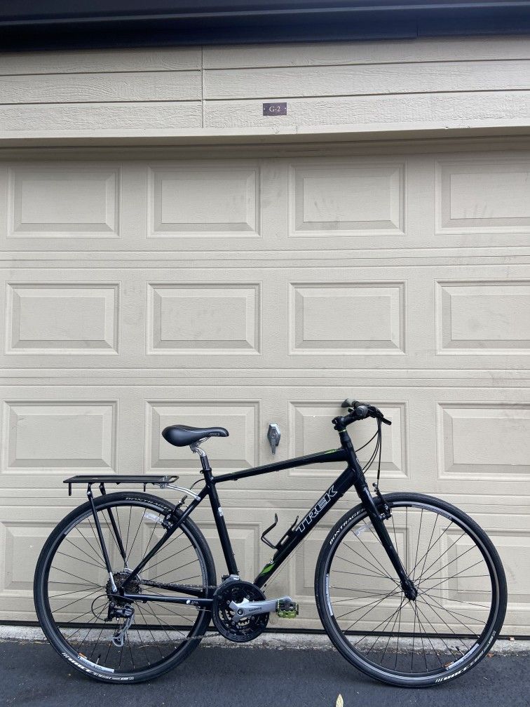 Trek FX 7.3 – 27-Speed Utility Hybrid Bike – 20” Frame - Bicycle Aluminium