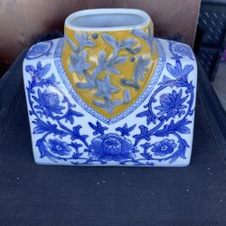 VINTAGE CHINESE COBALT BLUE   FLORAL GLAZE  VASE BIG 8” Height and 9 “ WIDTH  BEST OFFER