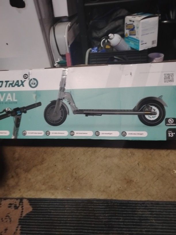 GO TRAX RIVAL FOLDING E-SCOOTER