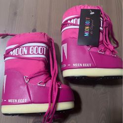 Pink children's snow boots size 7-9