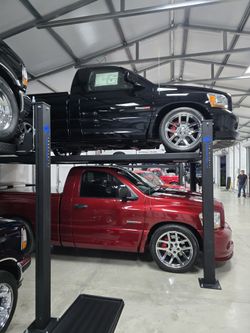 4 Post Car Lift ** Comes With Accessories **