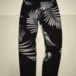Pre Owned Excellent  Victoria’s Secret PINK Ultimate Leggings  Tropical Palm Trees Floral  Breathable Ankle  Black White Gray  Women  Size Small