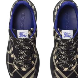 Burberry Authentic New In Box With Dustbag Paid 750 FIRM 250