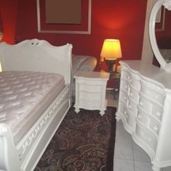 Disney Princess 5 PC set (full bed/trundle) in IMMACULATE CONDITION, LIKE NEW 💯  Delivery available