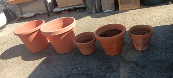 5 pots