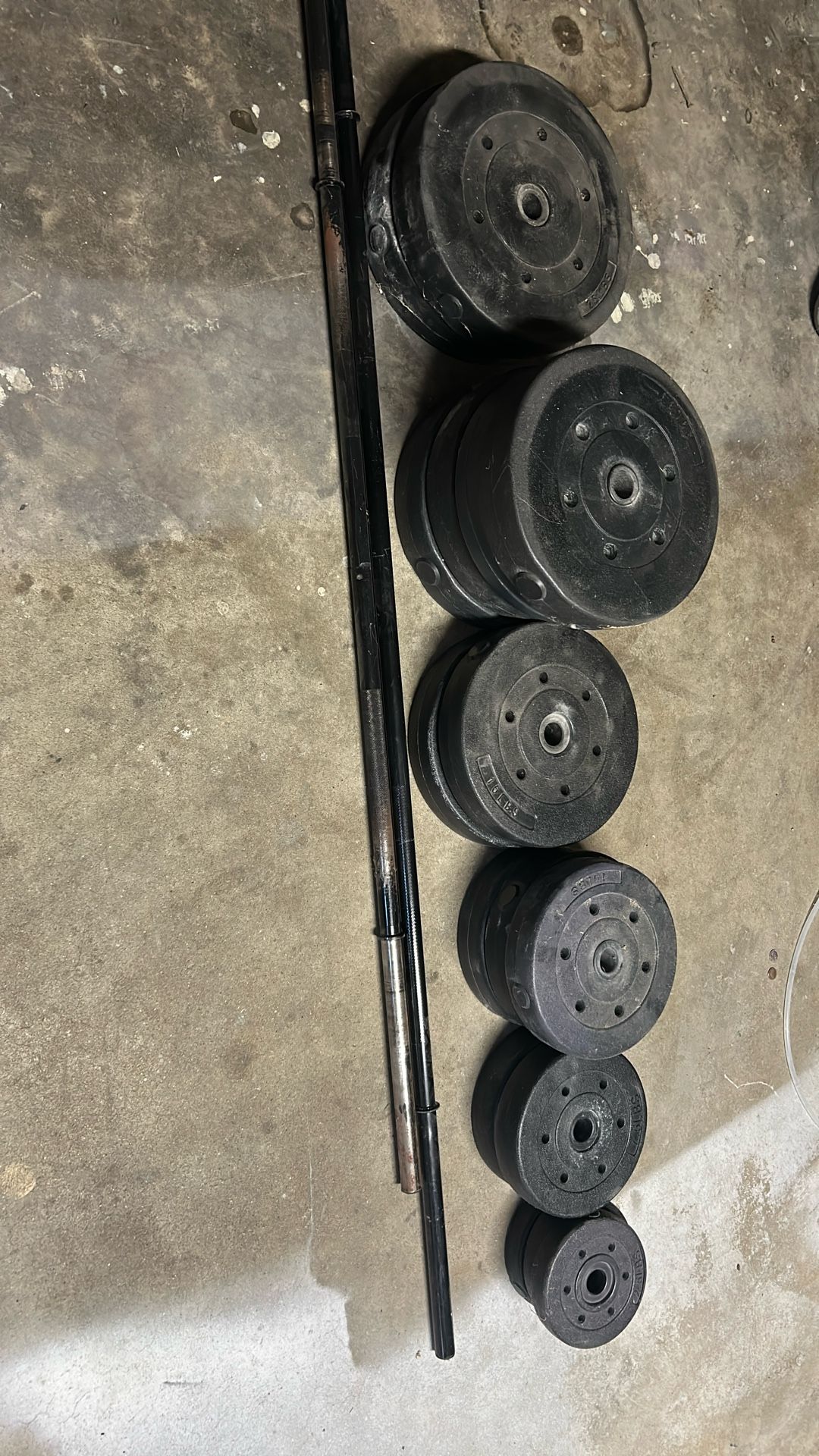 Weight Set With 2 Big Bars 2 -25lbs 4 -20 Lbs 2 15 Lbs 2 15 Lbs 3 10 Lbs 2 7.5lbs 3 2.5 Lbs