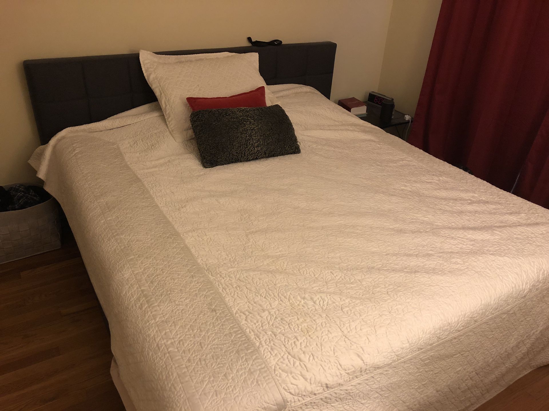 King sized bed and mattress. Same bed frame as in picture but headboard is slightly different.