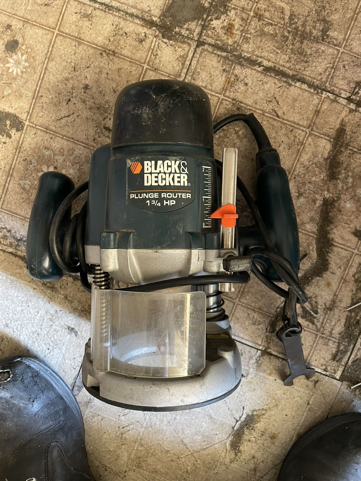 Black & Decker RP200 Type 1 Corded Plunge Router 1-3/4 HP