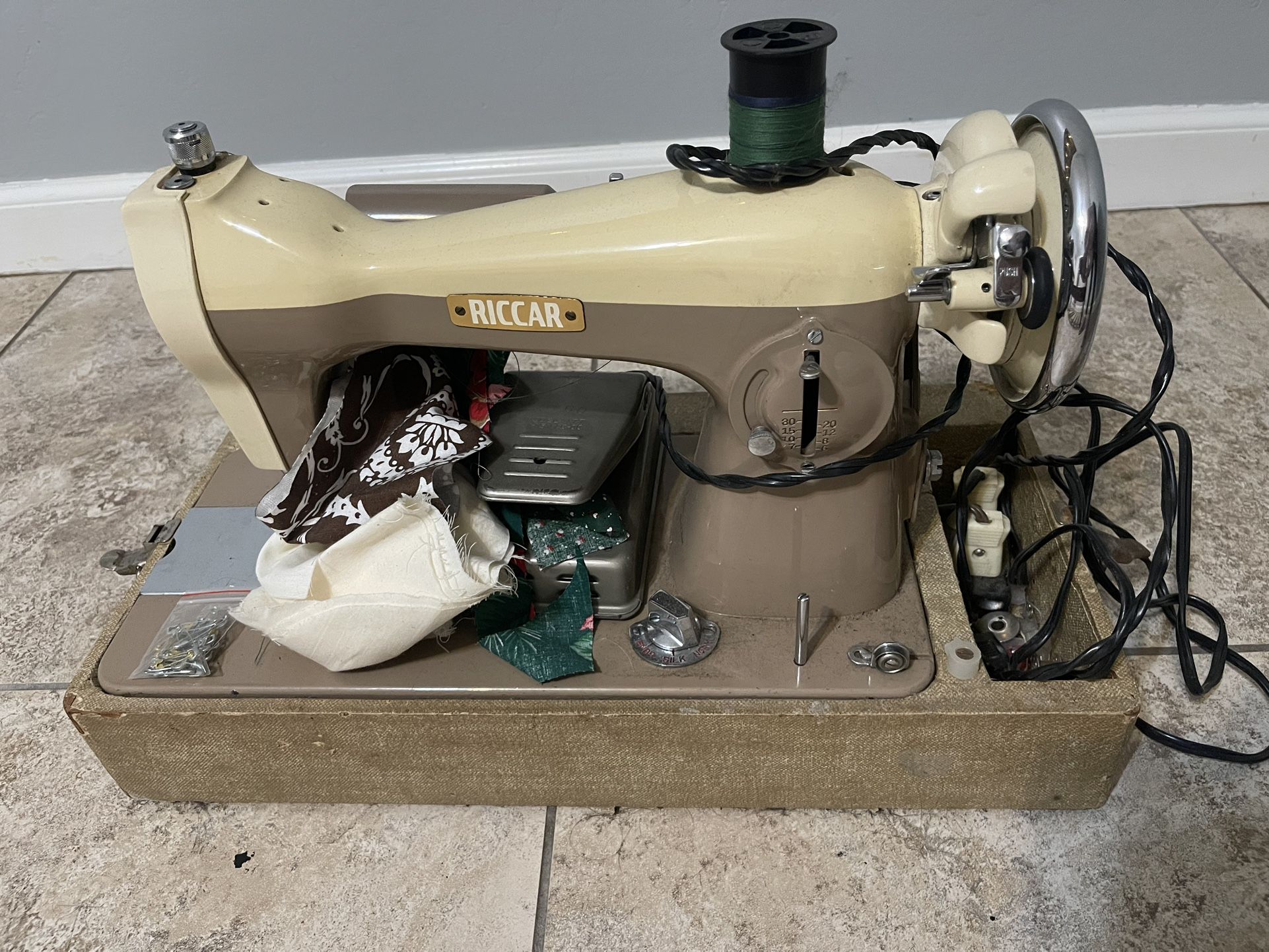 Riccar Sewing Machine 