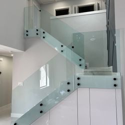 Glass stairs in all the measures