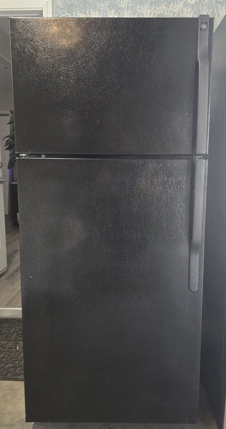 Refrigerator - Black GE