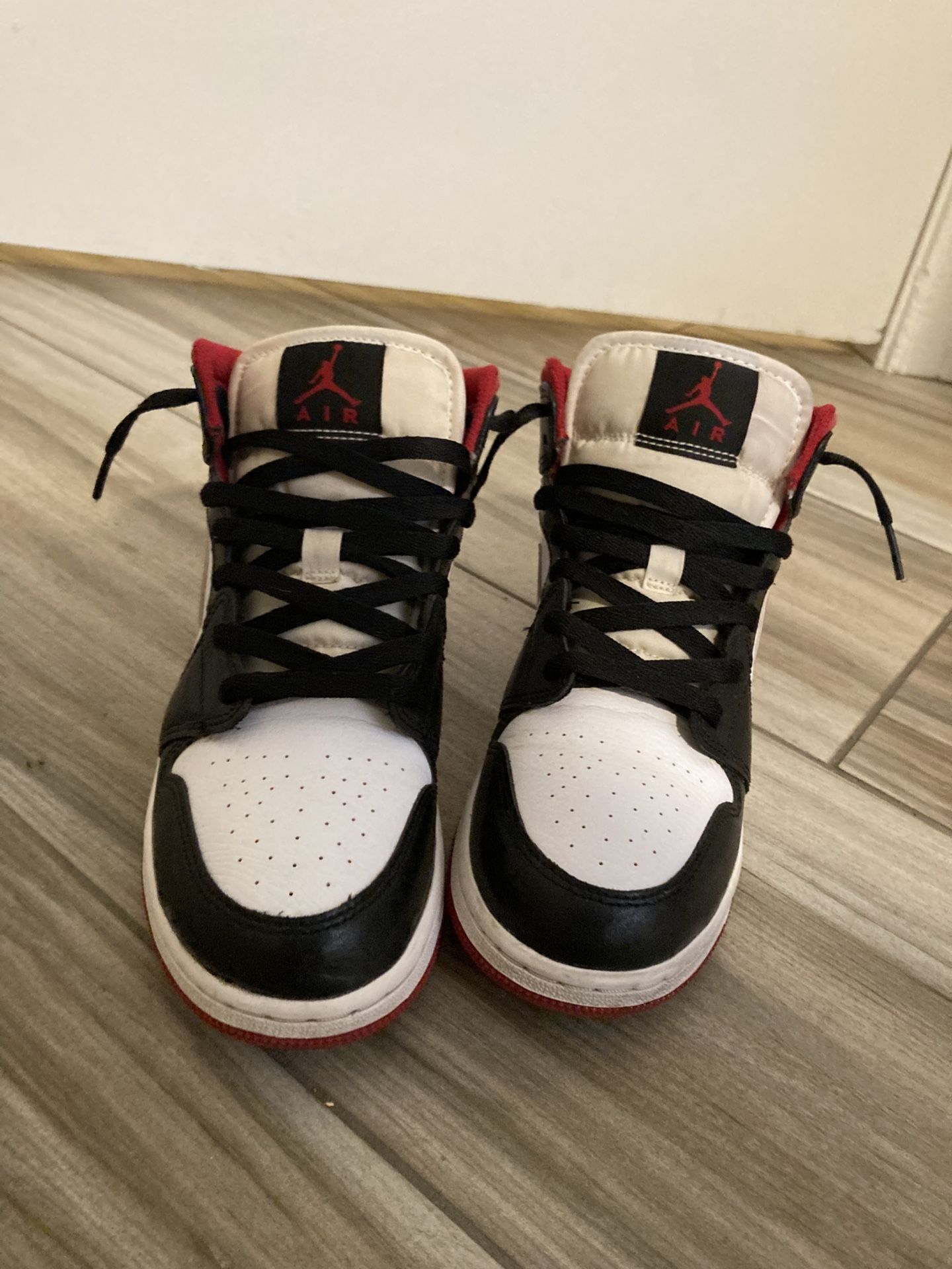 Jordan 1 Mid Gym Red Black White