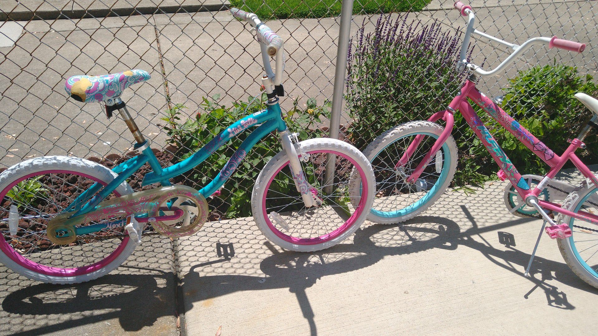 2 bikes for girls the wheel is 20inches