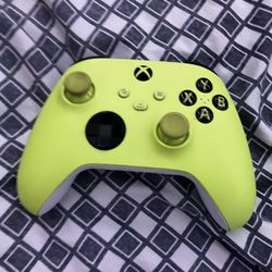 Lime Green Xbox One Controller 