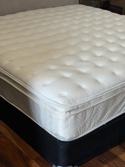 USED KING SIZE PILLOWTOP MATTRESS ONLY