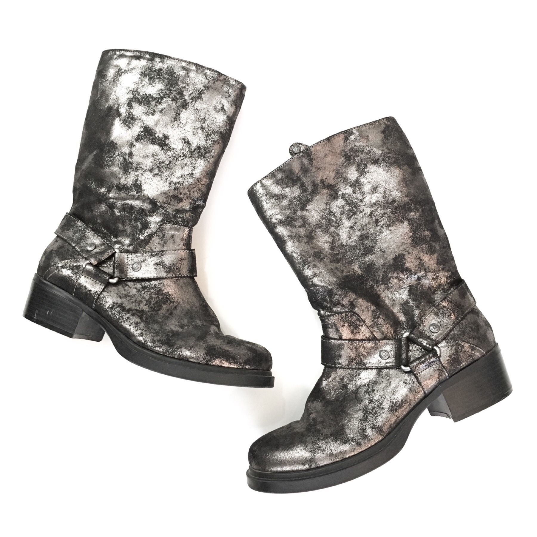 Simply Vera Metallic Moto Buckle Biker Boots. By Vera wang. Women’s size 9 Black Sliver metallic