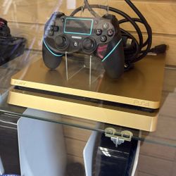 PS4 W Controller and cords