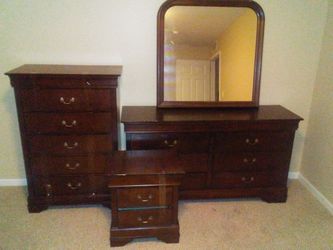 Dresser set